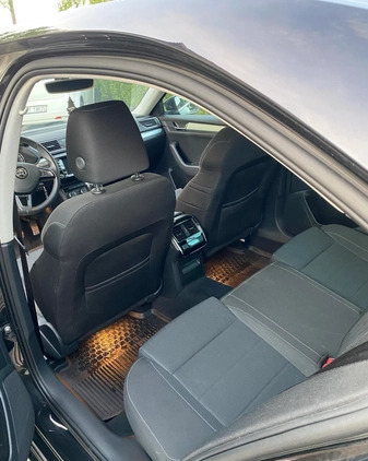 Skoda Superb cena 71800 przebieg: 100000, rok produkcji 2016 z Skawina małe 106